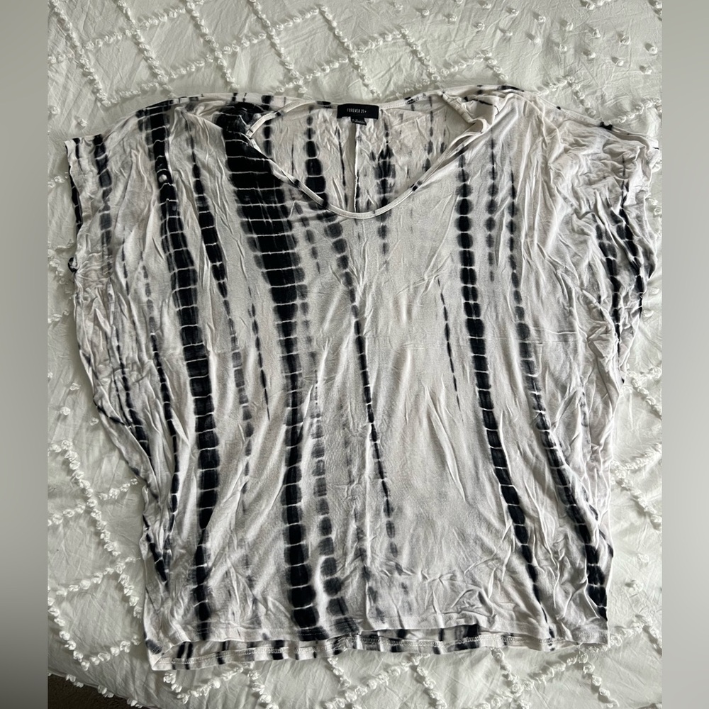 Forever 21 Black and White Tie-Dye V-Neck Tunic